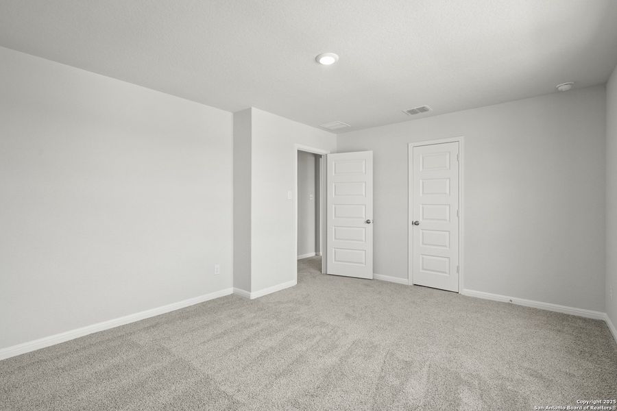 Spacious, unfurnished interior of a new home in Cinco Lakes, San Antonio (Image 20). Spacious, unfurnished interior of a new home in Cinco Lakes, San Antonio (Image 20).