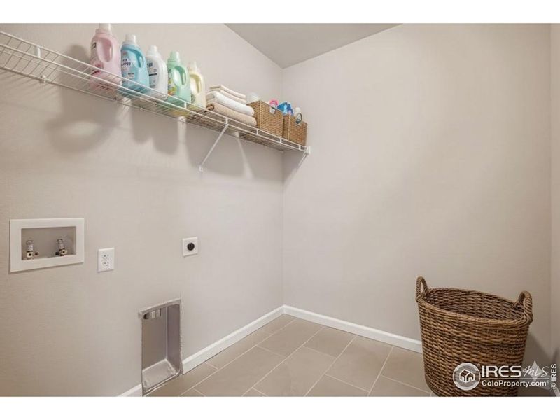 Convenient laundry room (level 3) Convenient laundry room (level 3)