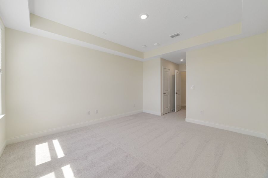 Spacious, unfurnished interior of a new home in Gatherings® of Lake Nona, Orlando (Image 18).