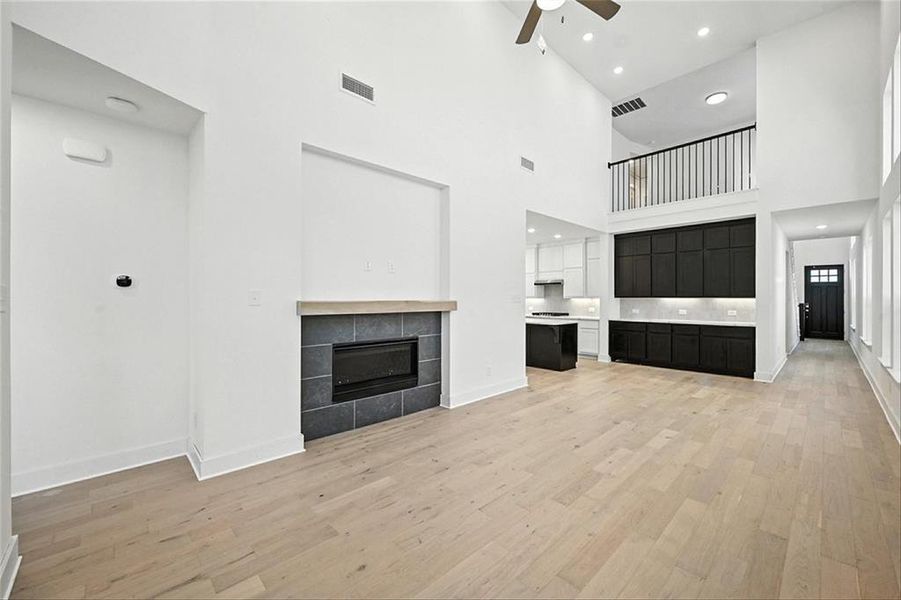 811SunflowerTrailANGECM007 811SunflowerTrailANGECM007