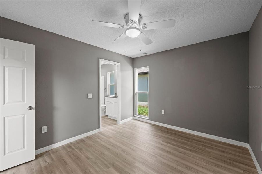 Spacious, unfurnished interior of a new home in , Sarasota (Image 29).