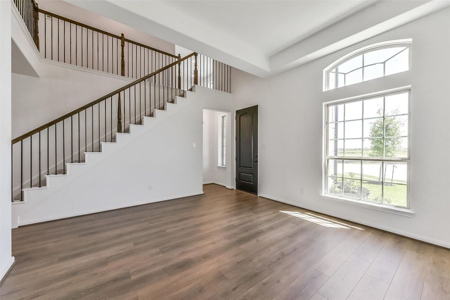 Spacious, unfurnished interior of a new home in River Ranch Meadows, Dayton (Image 28).