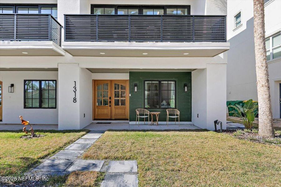 Exterior details and patio area of a home in , Jacksonville Beach (Image 3).