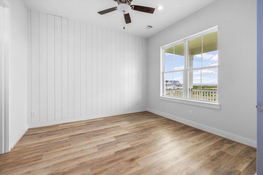 Spacious, unfurnished interior of a new home in , Galveston (Image 24).