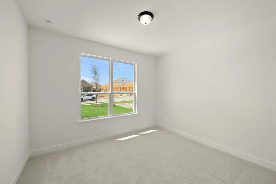 Spacious, unfurnished interior of a new home in Kentsdale Farms, DeSoto (Image 26).
