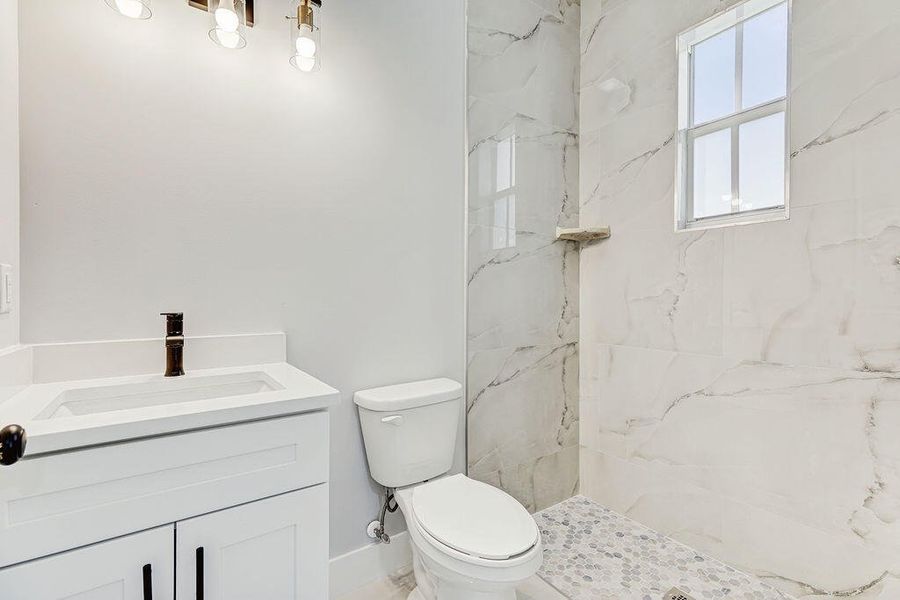 5DM40146_47_48_49_50Interior01