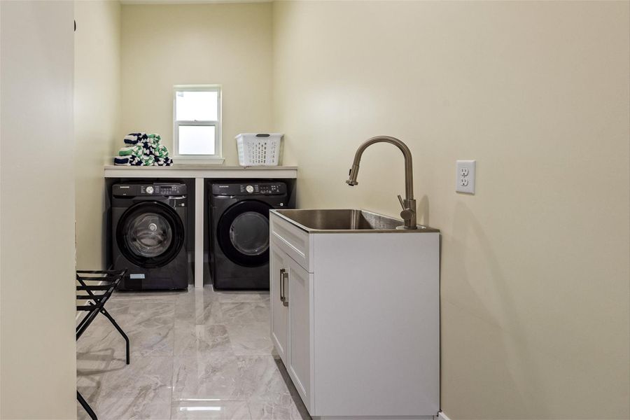 Furnished interior view inside a new home in , Galveston (Image 16).