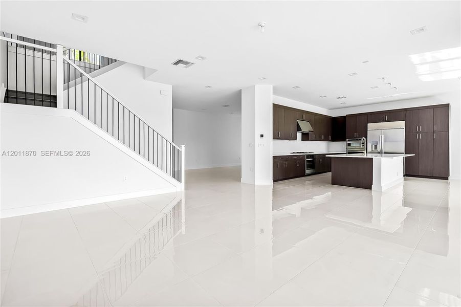 Spacious, unfurnished interior of a new home in , Boca Raton (Image 46).