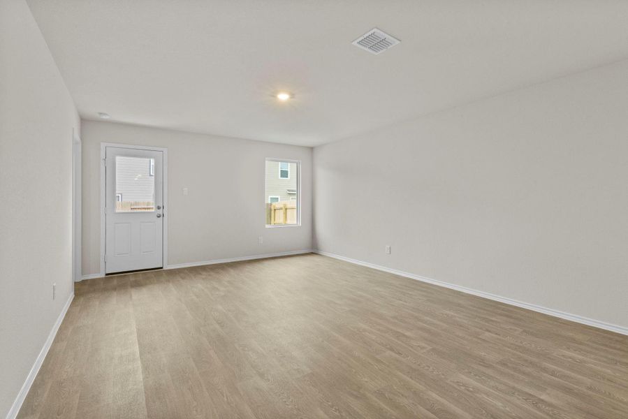 Spacious, unfurnished interior of a new home in Sunset Oaks, Maxwell (Image 16).