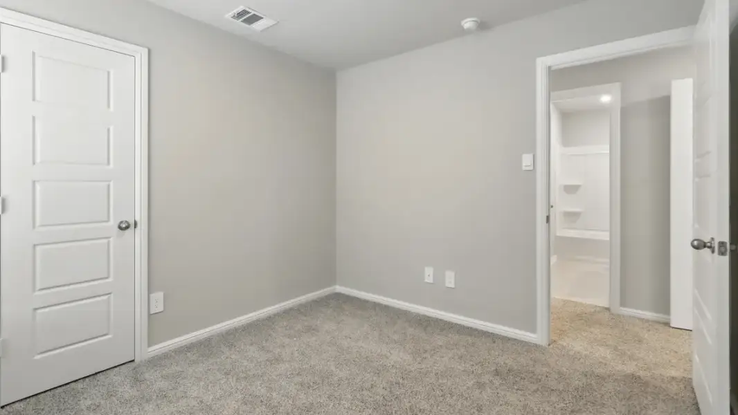 Spacious, unfurnished interior of a new home in Orchard Village, Fort Worth (Image 35).