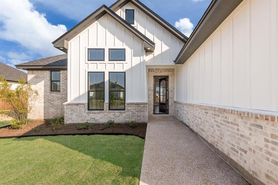 Exterior details and patio area of a home in , Waco (Image 28).