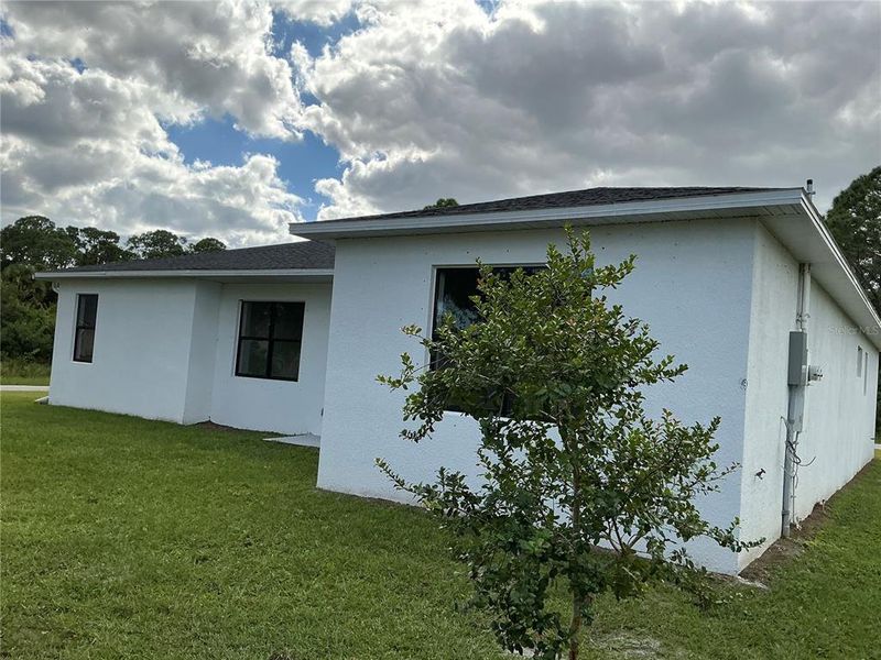 Exterior details and patio area of a home in , Palm Bay (Image 3).