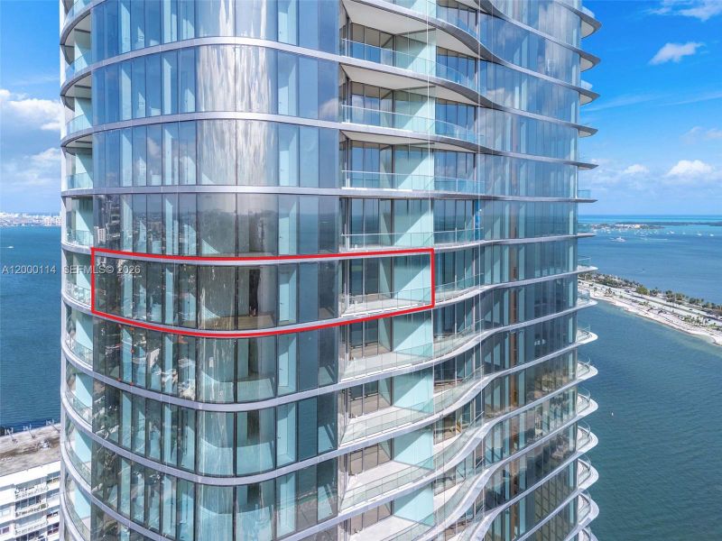 Condo located in Miami, FL showcasing its design and architecture (Image 4). Condo located in Miami, FL showcasing its design and architecture (Image 4).