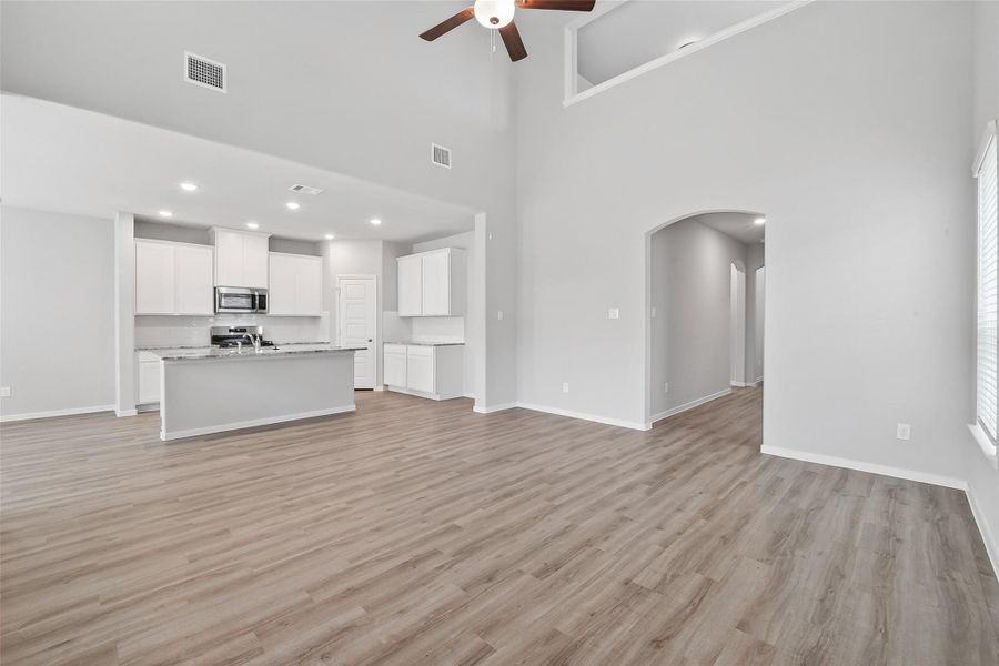 Spacious, unfurnished interior of a new home in Rollingbrook Estates, Baytown (Image 36). Spacious, unfurnished interior of a new home in Rollingbrook Estates, Baytown (Image 36).
