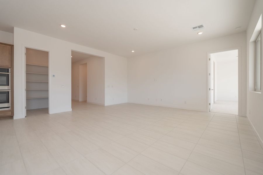 Spacious, unfurnished interior of a new home in Soleo, San Tan Valley (Image 13).