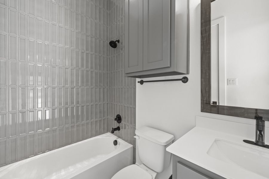 Furnished interior view inside a new home in Winding Creek, Rockwall (Image 20).