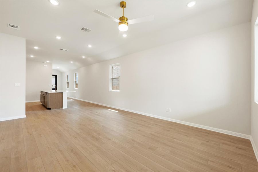 Spacious, unfurnished interior of a new home in , San Marcos (Image 17).