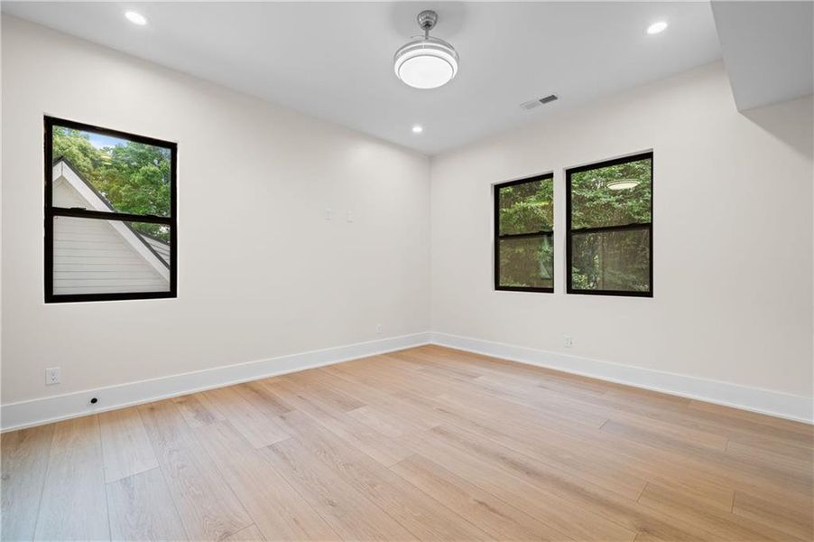 Spacious, unfurnished interior of a new home in , Atlanta (Image 24).
