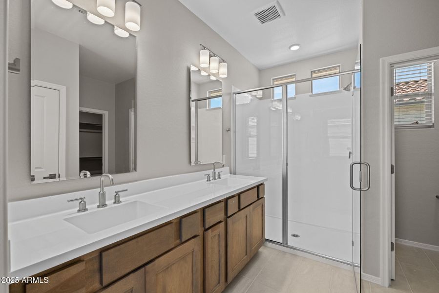 17)MASTER BATH UP 17)MASTER BATH UP