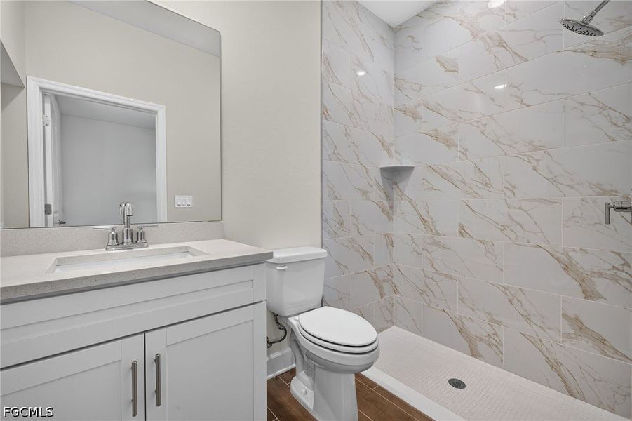 Furnished interior view inside a new home in Cape Coral, Cape Coral (Image 9).