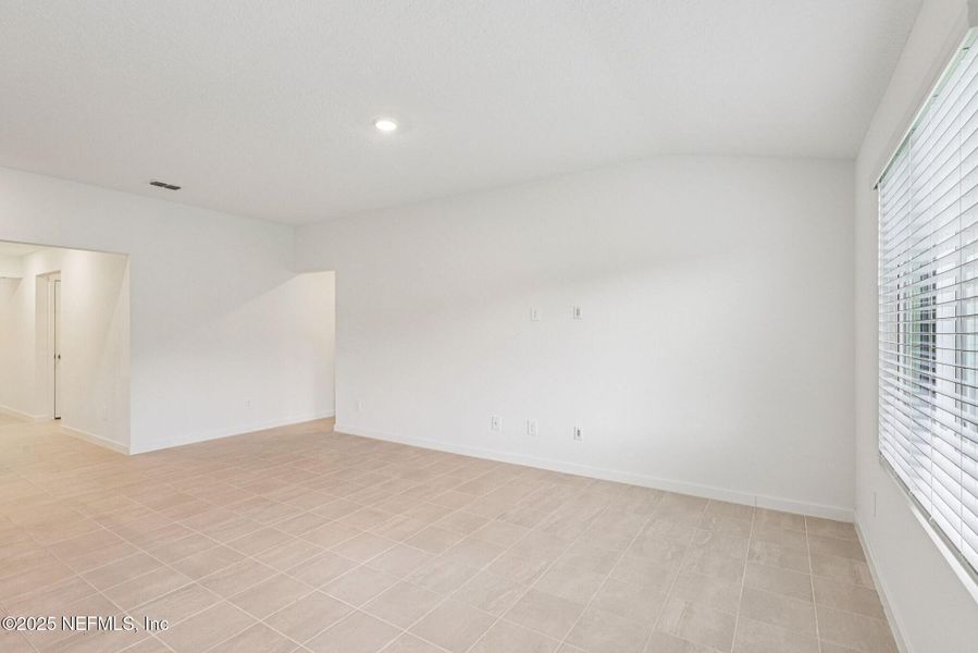 Spacious, unfurnished interior of a new home in Kings Preserve, Jacksonville (Image 15). Spacious, unfurnished interior of a new home in Kings Preserve, Jacksonville (Image 15).