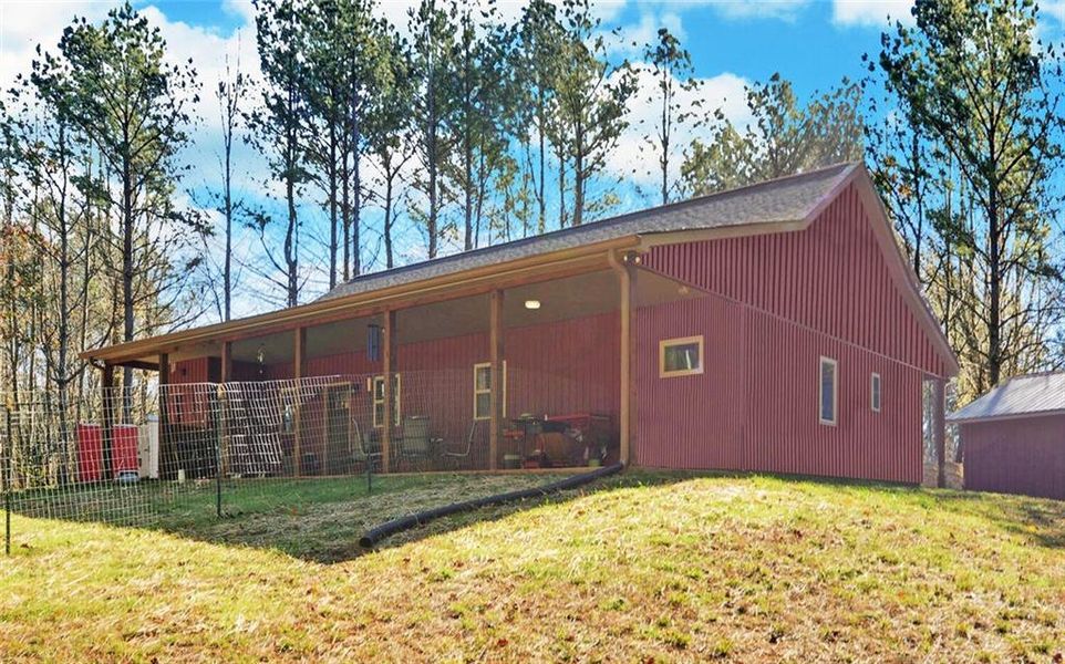Exterior details and patio area of a home in , Dahlonega (Image 22).