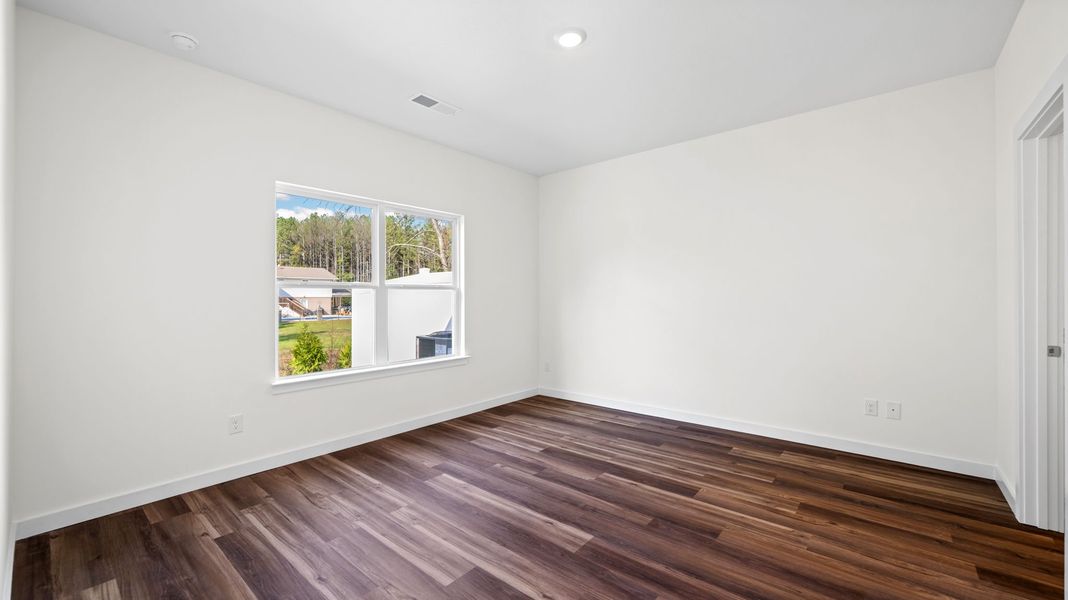Spacious, unfurnished interior of a new home in Cambridge Cove, Chickamauga (Image 13).