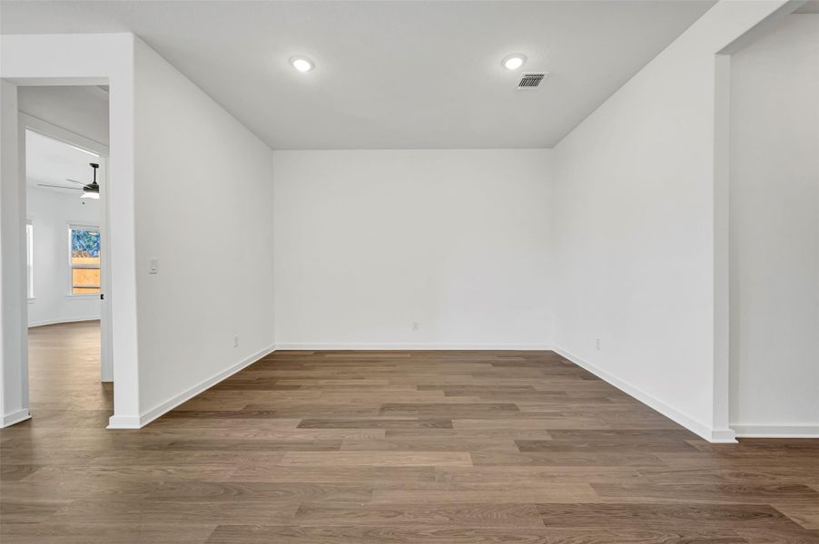 Spacious, unfurnished interior of a new home in Heritage, Dripping Springs (Image 27).