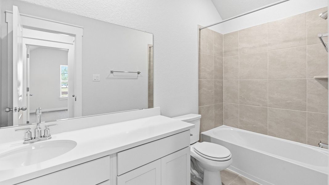 Furnished interior view inside a new home in Creeks Crossing, Elgin (Image 10).