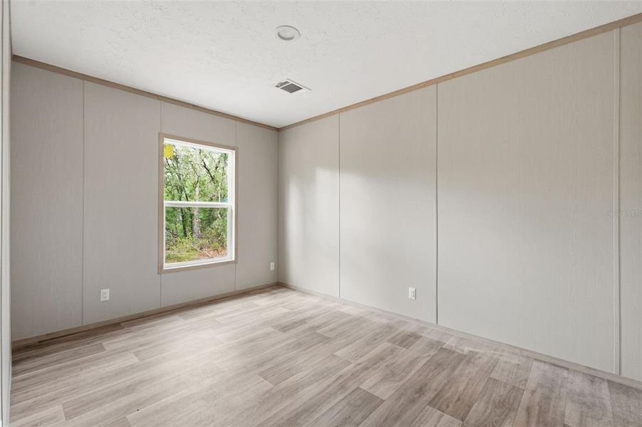 Spacious, unfurnished interior of a new home in , Williston (Image 23).
