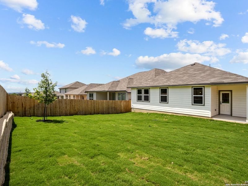 Exterior details and patio area of a home in Royal Crest, San Antonio (Image 18).