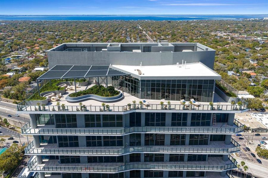 Condo located in Tampa, FL showcasing its design and architecture (Image 5).