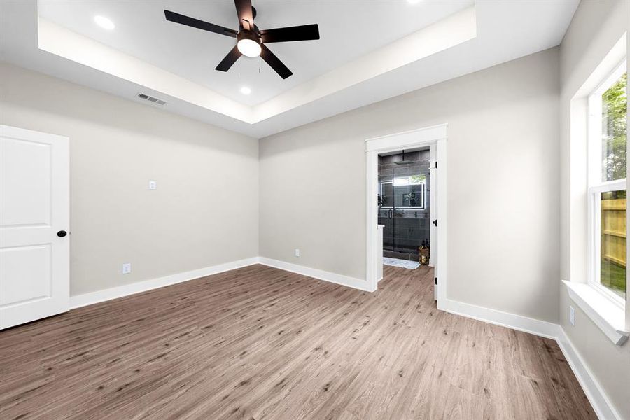 Spacious, unfurnished interior of a new home in , Sulphur Springs (Image 17).