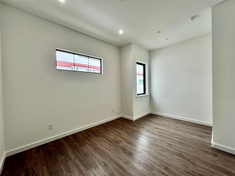 Spacious, unfurnished interior of a new home in , Dallas (Image 12).