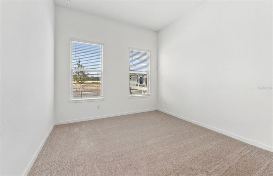 Spacious, unfurnished interior of a new home in Del Webb River Reserve, Spring Hill (Image 17).