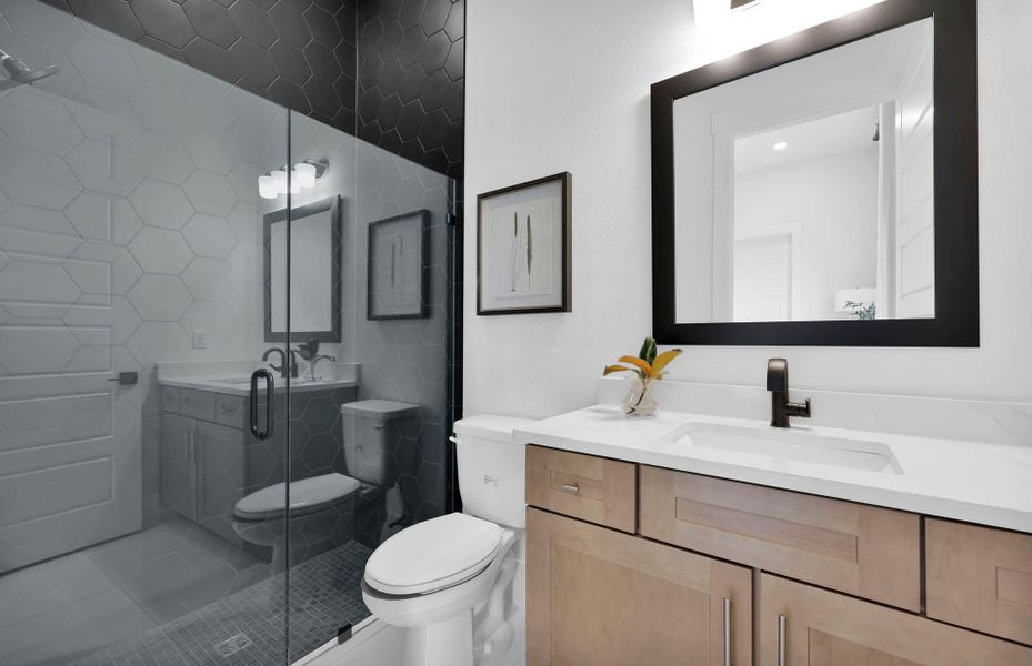 Livingston II | Secondary Bathroom