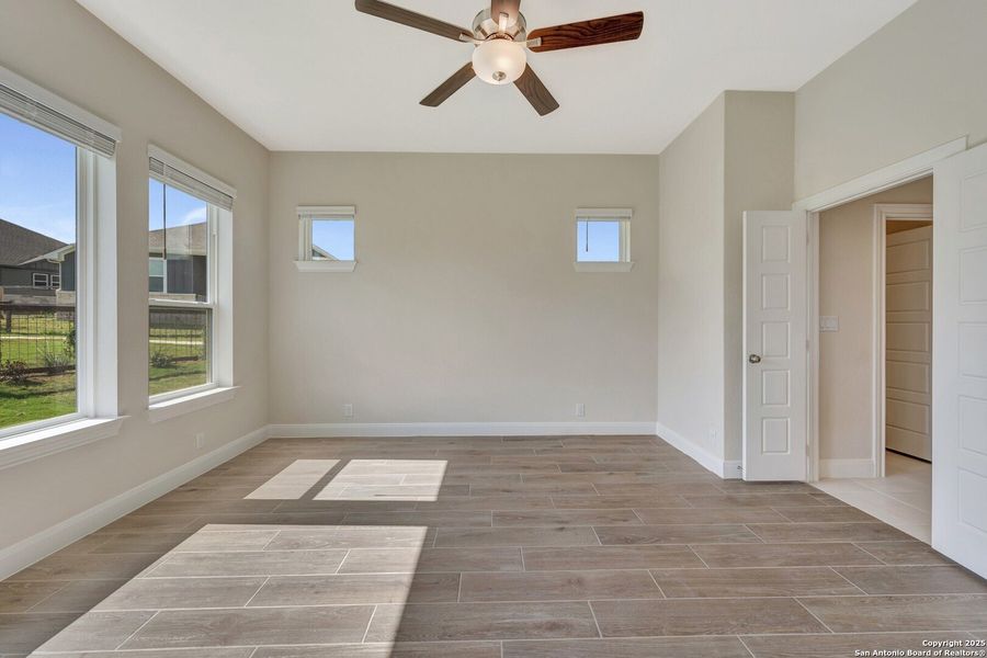 Spacious, unfurnished interior of a new home in The Crossvine 55’, Schertz (Image 21).