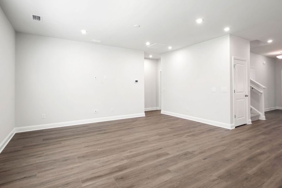 Spacious, unfurnished interior of a new home in Waterways, Richmond Hill (Image 46).