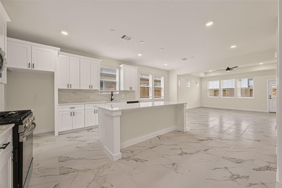 Furnished interior view inside a new home in Foxtail Palms, Manvel (Image 6). Furnished interior view inside a new home in Foxtail Palms, Manvel (Image 6).