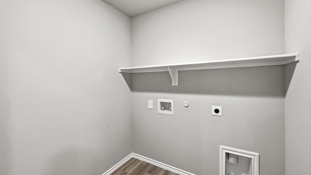 Spacious, unfurnished interior of a new home in Hickory Grove, Krum (Image 33).