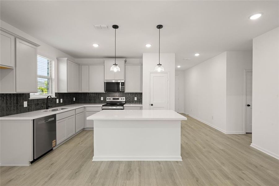 116 Honey Bee- Kitchen-2