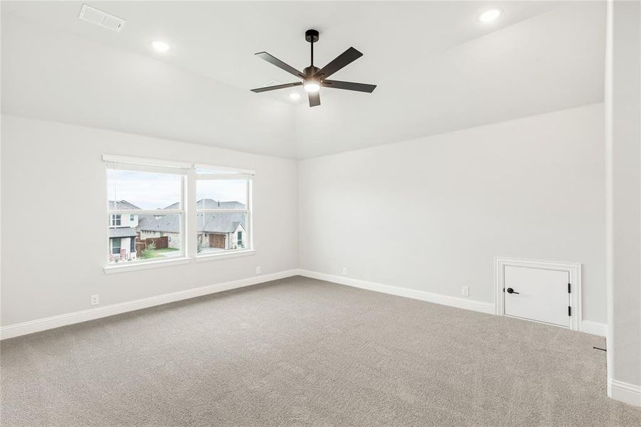 Spacious, unfurnished interior of a new home in Somerset Classic 70s & 80s, Mansfield (Image 37).