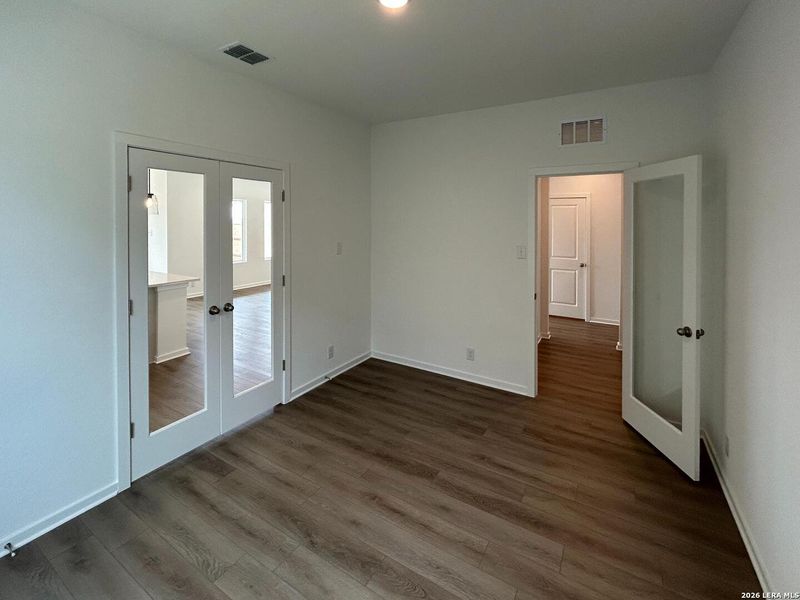 Spacious, unfurnished interior of a new home in Hennersby Hollow, San Antonio (Image 24).