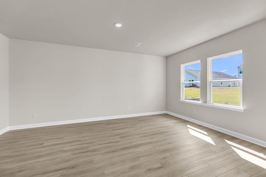 Spacious, unfurnished interior of a new home in , Ravenel (Image 14).