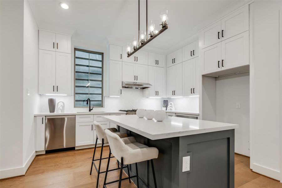 * ASK ABOUT CUSTOMIZATION OPTIONS DURING CONSTRUCTION ONLY * * MAZZARINO MODEL HOME * PHOTOS MAY SHOW A SIMILAR FLOOR PLAN AND/OR UPGRADED/ALTERNATIVE FINISHES * Please use these photos as a guide * * THIS IS AN ACTIVE CONSTRUCTION SITE, BUYERS MUST REQUEST APPOINTMENT TO BE ON PREMISE AT ALL TIMES. *