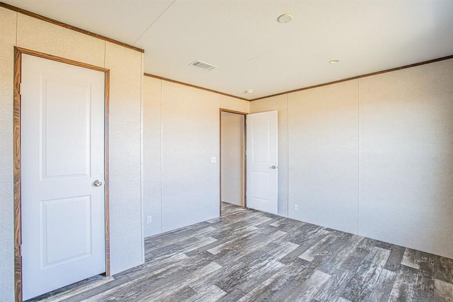 Spacious, unfurnished interior of a new home in , Bellevue (Image 12).