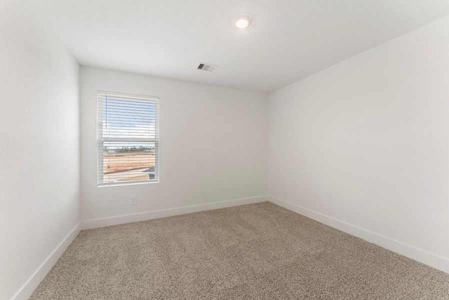 Spacious, unfurnished interior of a new home in Chapel Lakes, Montgomery (Image 36).