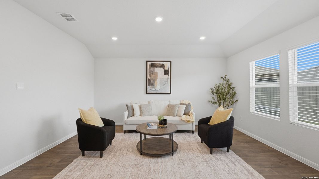 Furnished interior view inside a new home in Heather Glen, New Braunfels (Image 18).