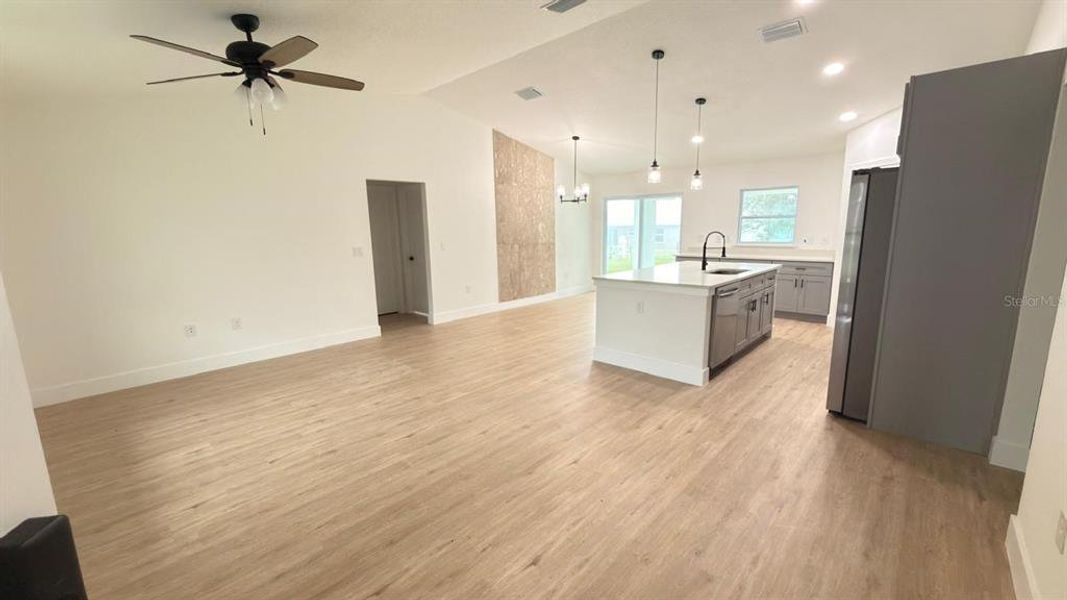 Spacious, unfurnished interior of a new home in , Ocklawaha (Image 32).