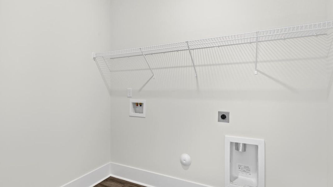 Spacious, unfurnished interior of a new home in Rolling Hills, Bolivia (Image 22).